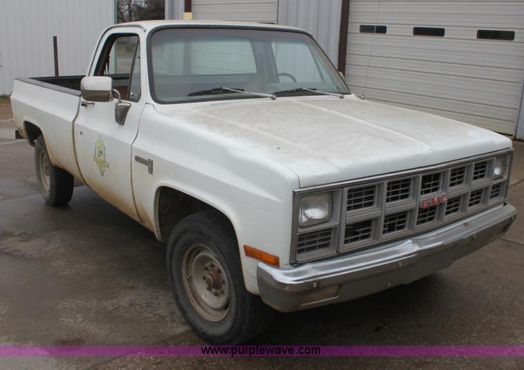 image for item AA9169 1982 GMC C/K 2500 pickup truck