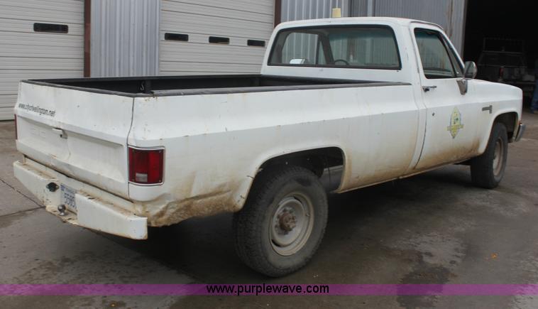 image for item AA9169 1982 GMC C/K 2500 pickup truck