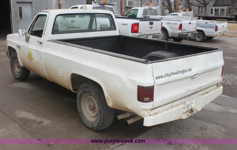 image for item AA9169 1982 GMC C/K 2500 pickup truck