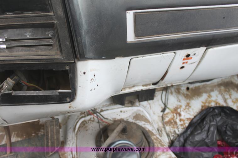 image for item AA9169 1982 GMC C/K 2500 pickup truck