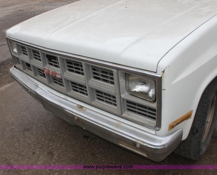 image for item AA9169 1982 GMC C/K 2500 pickup truck