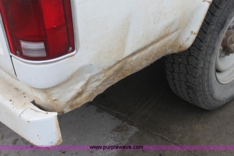 image for item AA9169 1982 GMC C/K 2500 pickup truck