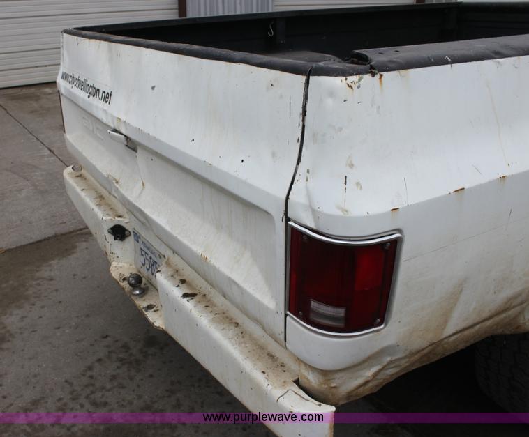 image for item AA9169 1982 GMC C/K 2500 pickup truck