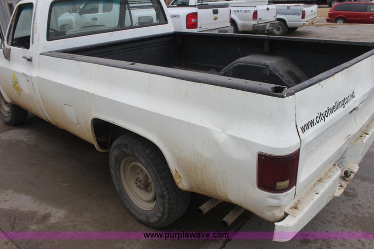 image for item AA9169 1982 GMC C/K 2500 pickup truck