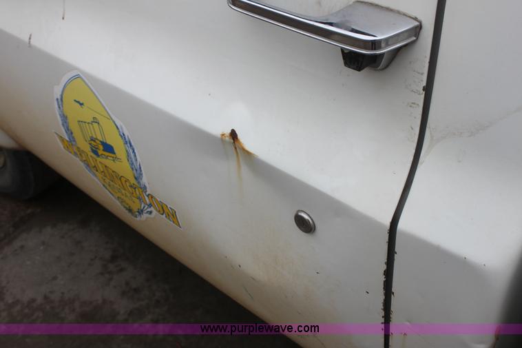 image for item AA9169 1982 GMC C/K 2500 pickup truck