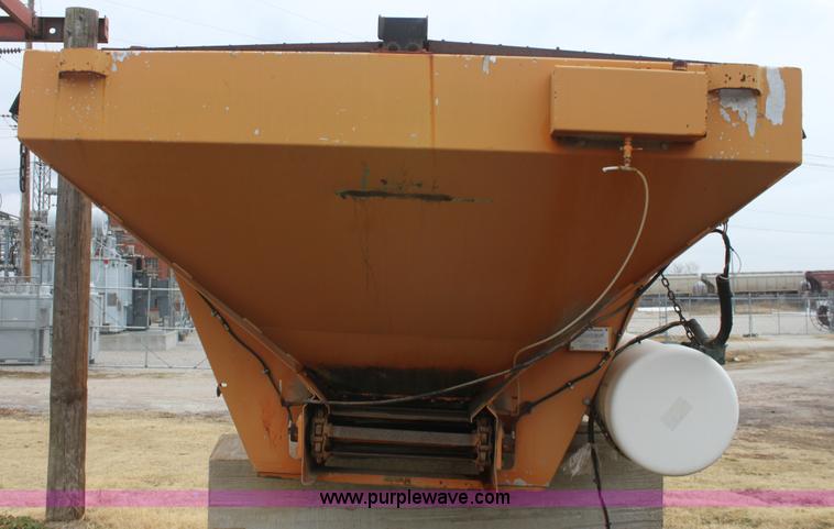 image for item AA9174 Henderson Cheif sand spreader