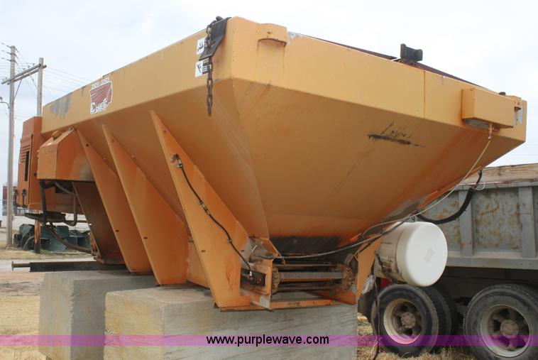 image for item AA9174 Henderson Cheif sand spreader