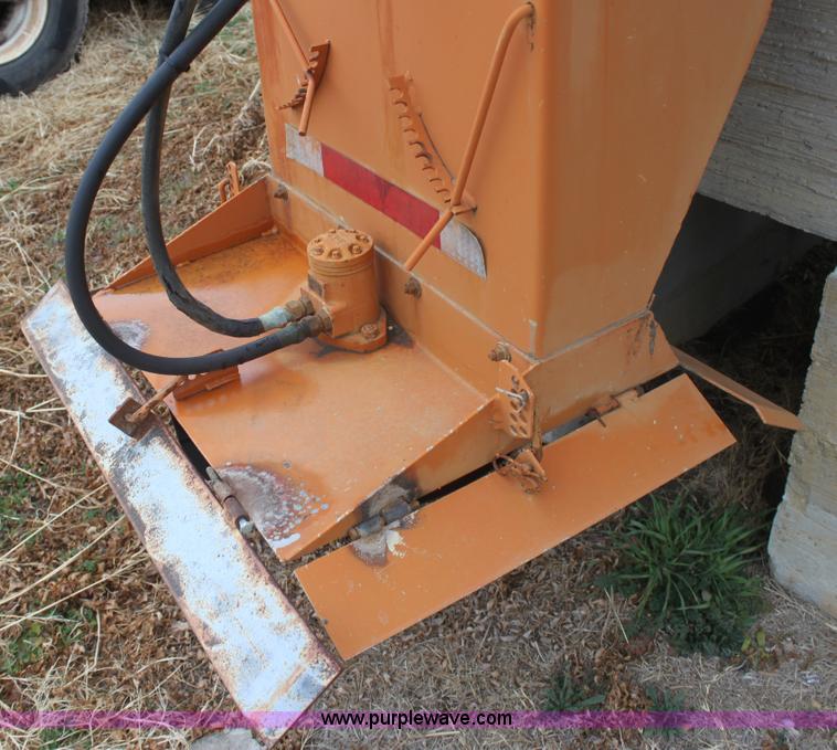 image for item AA9174 Henderson Cheif sand spreader