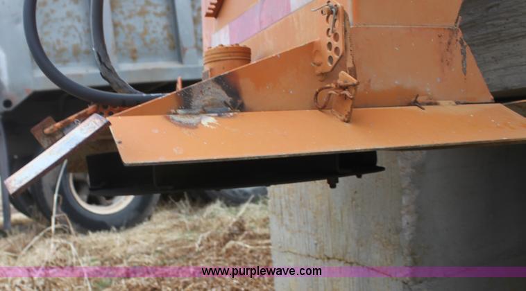 image for item AA9174 Henderson Cheif sand spreader