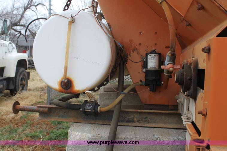 image for item AA9174 Henderson Cheif sand spreader