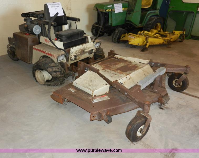 image for item AB9558 Grasshopper 928 ZTR lawn mower