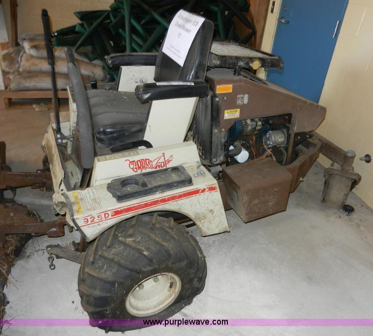 image for item AB9558 Grasshopper 928 ZTR lawn mower