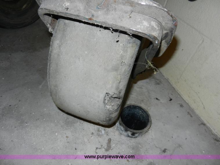 image for item AB9558 Grasshopper 928 ZTR lawn mower