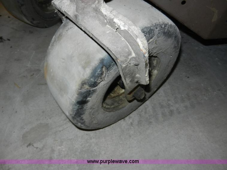 image for item AB9558 Grasshopper 928 ZTR lawn mower