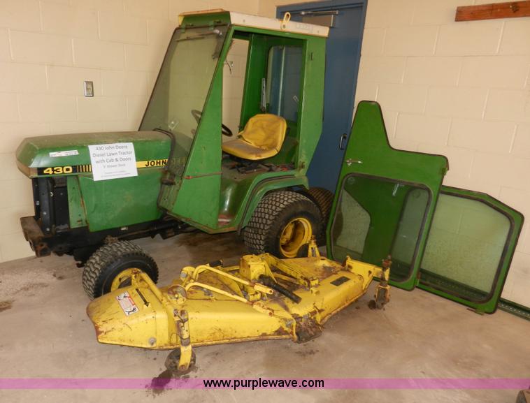 image for item AB9559 John Deere 430 lawn tractor