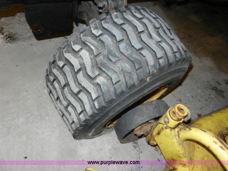 image for item AB9559 John Deere 430 lawn tractor