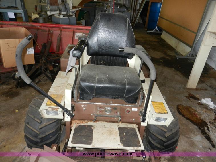 image for item AB9562 Grasshopper 721 ZTR lawn mower