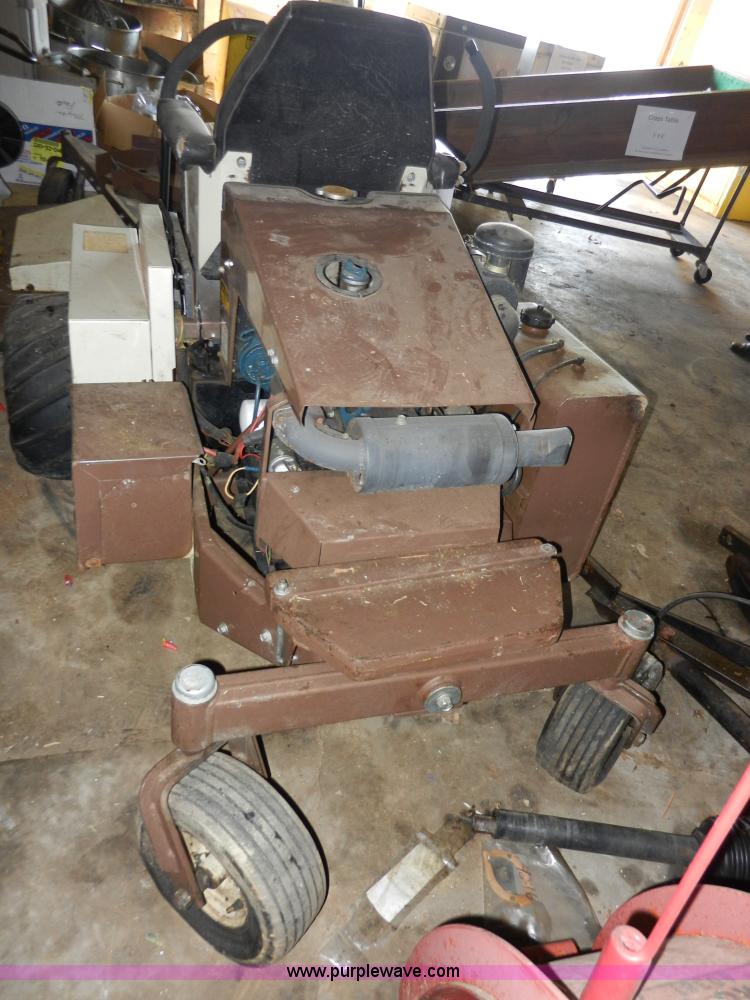 image for item AB9562 Grasshopper 721 ZTR lawn mower