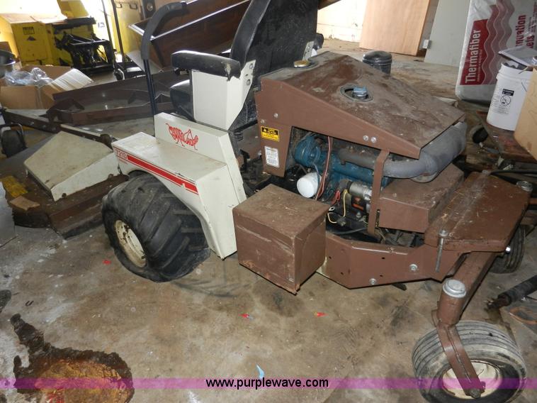 image for item AB9562 Grasshopper 721 ZTR lawn mower