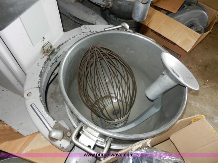 image for item AB9563 Hobart H600 mixer