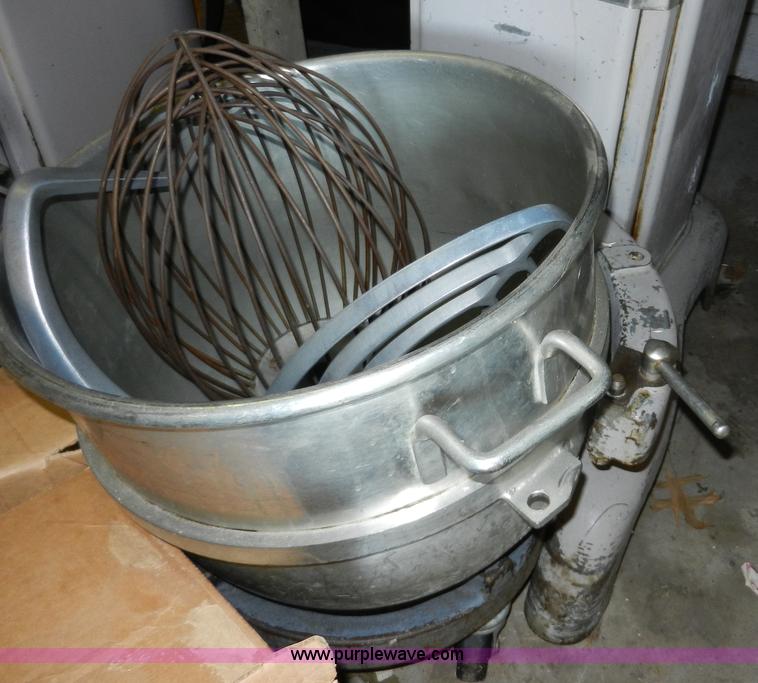 image for item AB9564 Hobart H600 mixer