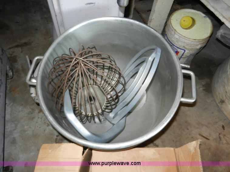 image for item AB9564 Hobart H600 mixer