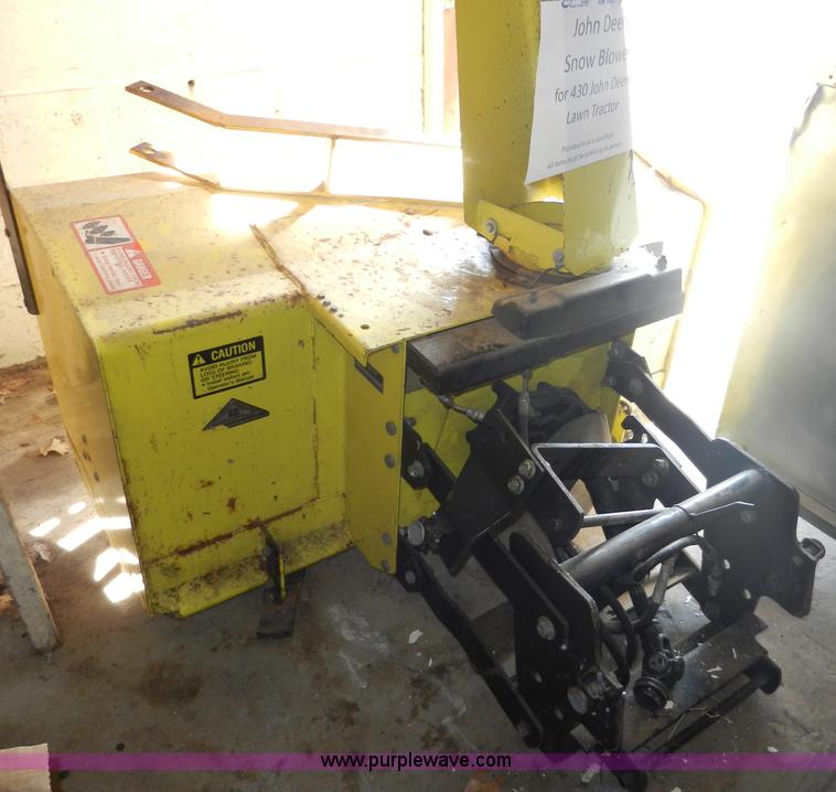 image for item AB9565 John Deere snow blower