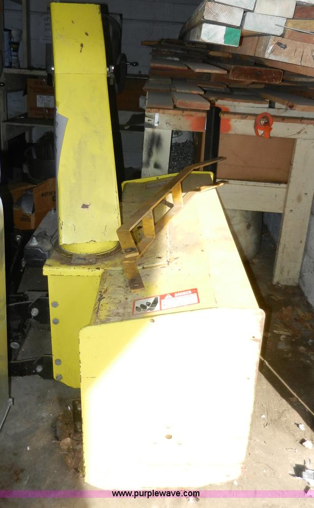 image for item AB9565 John Deere snow blower