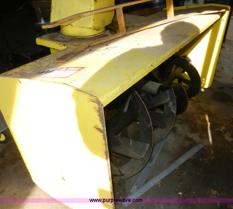 image for item AB9565 John Deere snow blower