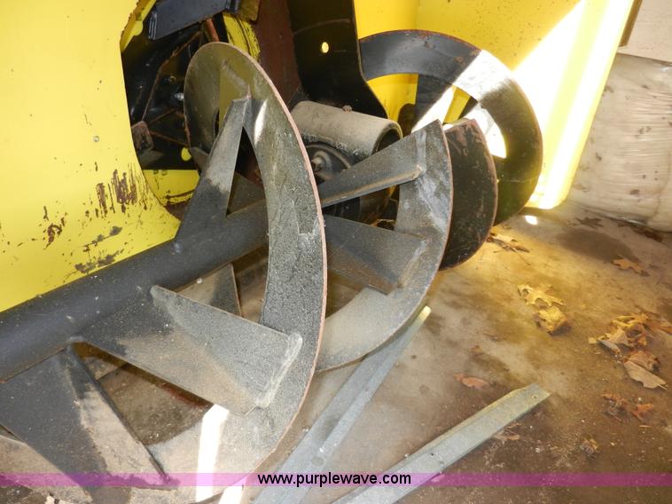 image for item AB9565 John Deere snow blower