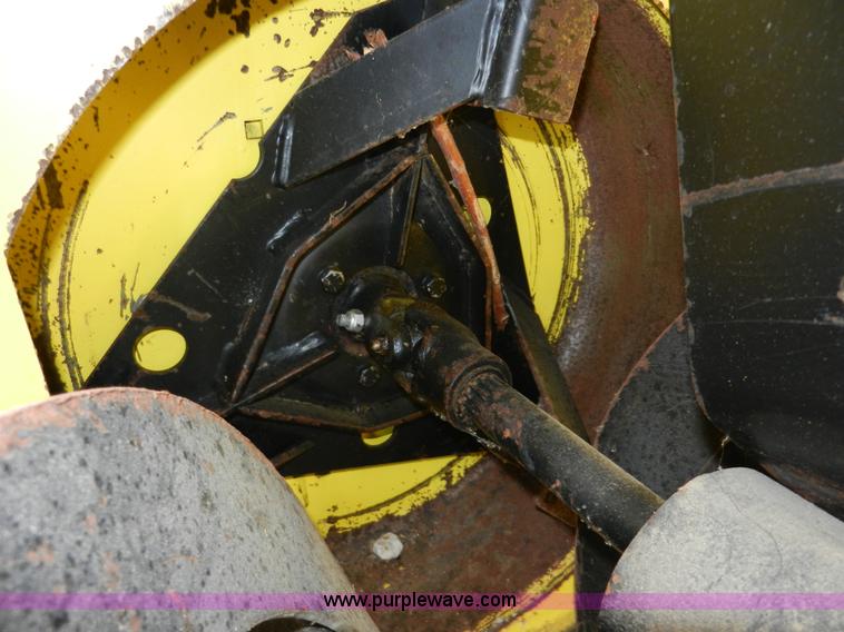 image for item AB9565 John Deere snow blower