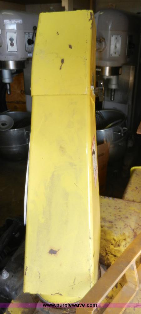 image for item AB9565 John Deere snow blower