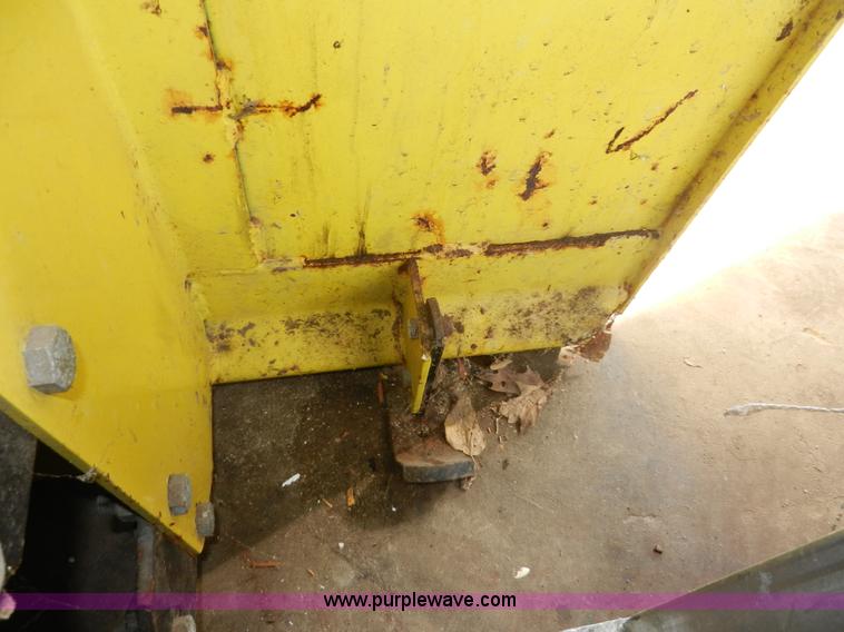 image for item AB9565 John Deere snow blower