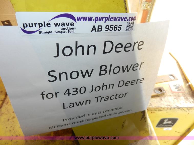 image for item AB9565 John Deere snow blower