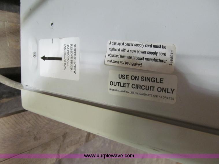 image for item D7166 Whirlpool air conditioner