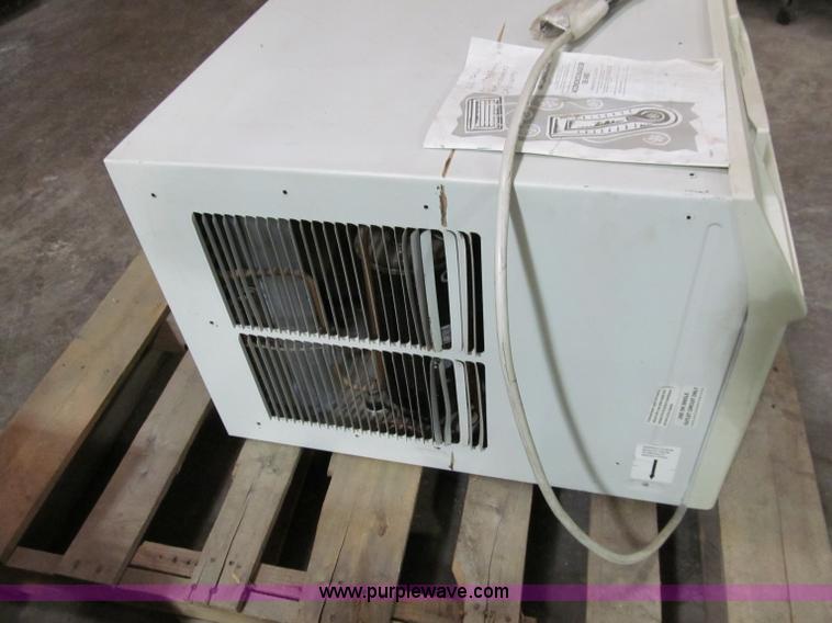image for item D7166 Whirlpool air conditioner