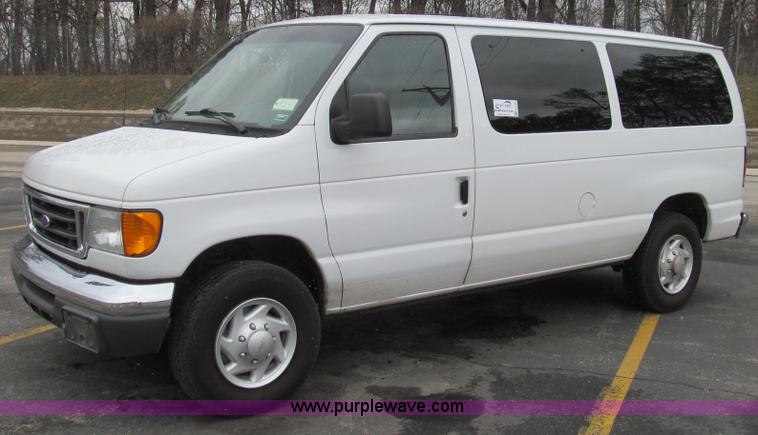 image for item E3695 2007 Ford E350 XLT Super Duty van
