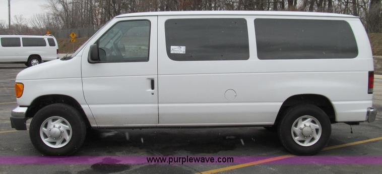 image for item E3695 2007 Ford E350 XLT Super Duty van
