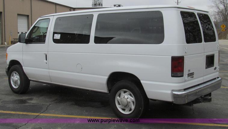 image for item E3695 2007 Ford E350 XLT Super Duty van