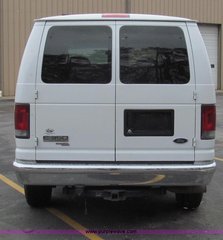 image for item E3695 2007 Ford E350 XLT Super Duty van
