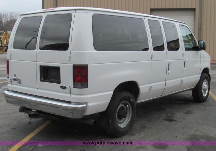 image for item E3695 2007 Ford E350 XLT Super Duty van