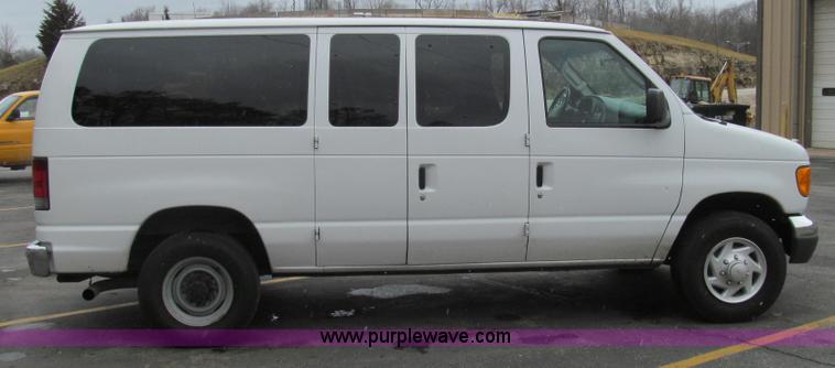 image for item E3695 2007 Ford E350 XLT Super Duty van