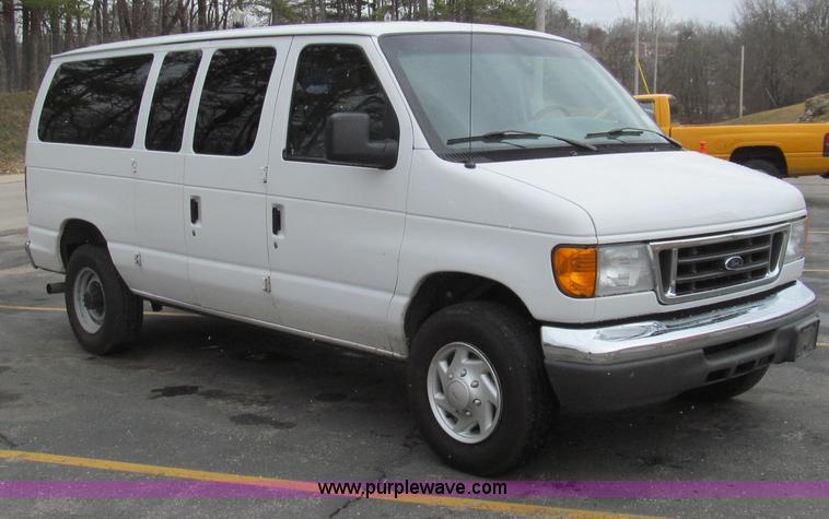 image for item E3695 2007 Ford E350 XLT Super Duty van