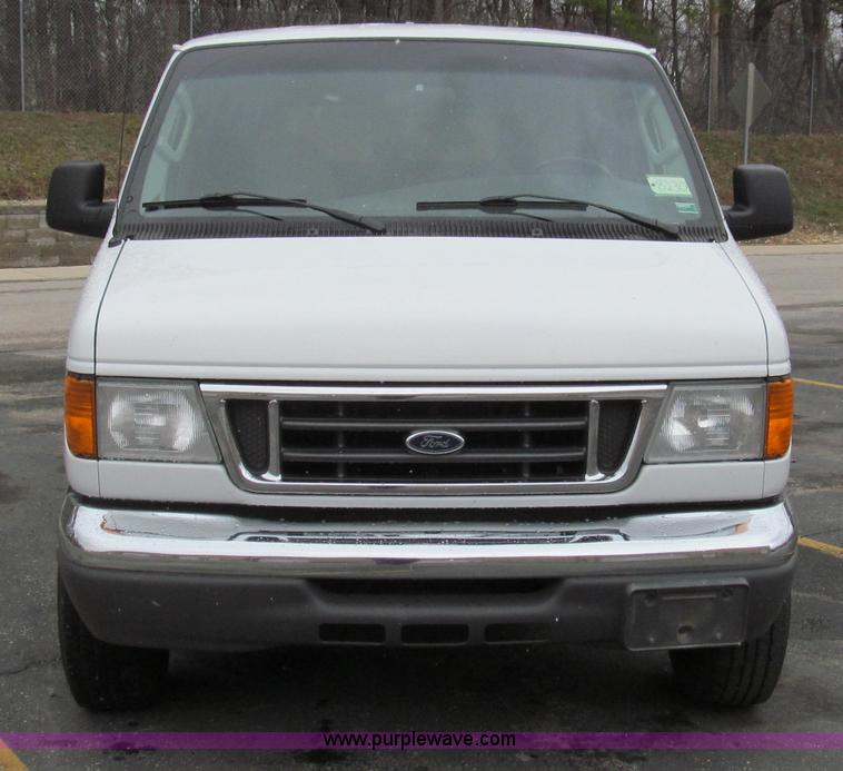 image for item E3695 2007 Ford E350 XLT Super Duty van
