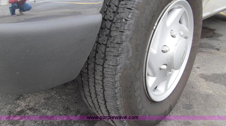 image for item E3695 2007 Ford E350 XLT Super Duty van
