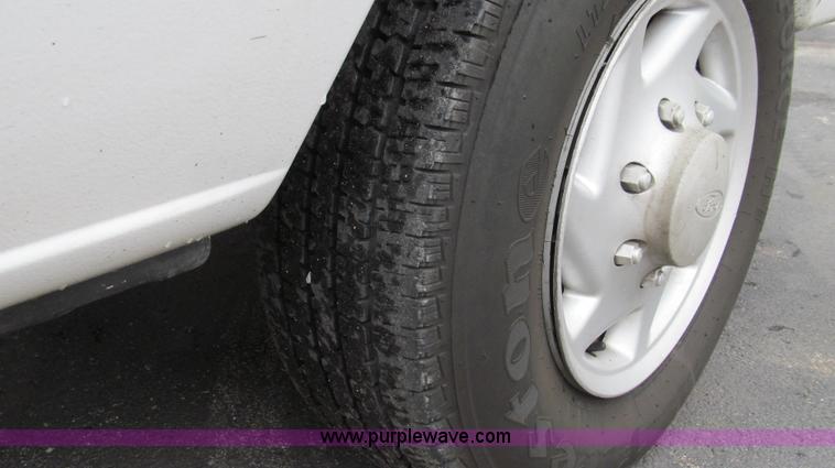 image for item E3695 2007 Ford E350 XLT Super Duty van