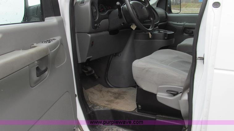 image for item E3695 2007 Ford E350 XLT Super Duty van