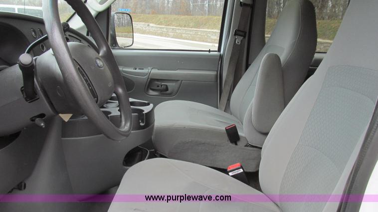 image for item E3695 2007 Ford E350 XLT Super Duty van