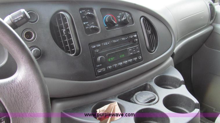 image for item E3695 2007 Ford E350 XLT Super Duty van
