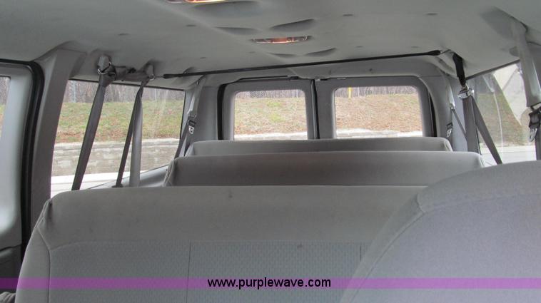 image for item E3695 2007 Ford E350 XLT Super Duty van